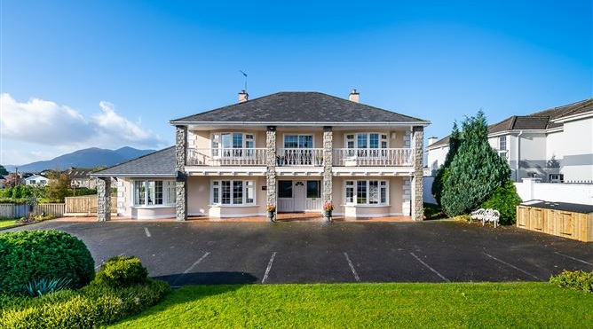 Naughtons Villa